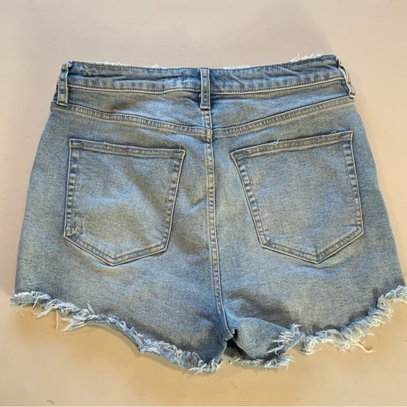 We the Free Women’s Curvy high rise cut-out raw hems button fly Jean shorts 30 - Picture 2 of 9